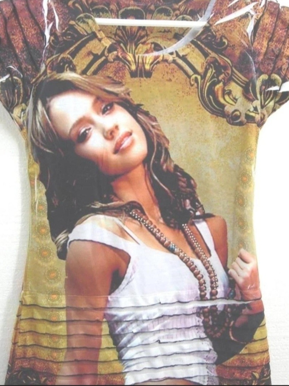 Source Unknown Women's Gold and White Graphic Scoop Neck Top